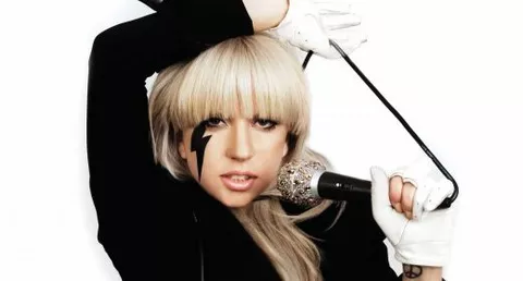 Lady Gaga, sciopero su Facebook per beneficenza