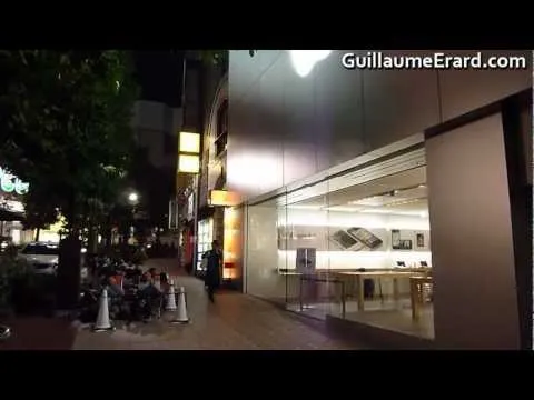 iPhone 4S launch in Japan - 13th October 2011 - Customers waiting until morning