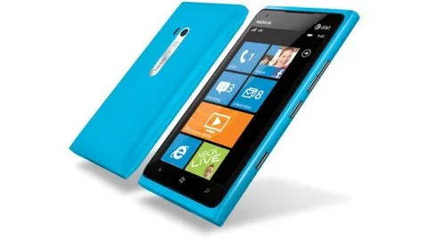 Windows Phone 8: crollo di vendite per Nokia Lumia 900?