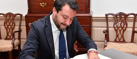 Salvini nudo su WhatsApp, ma è una truffa
