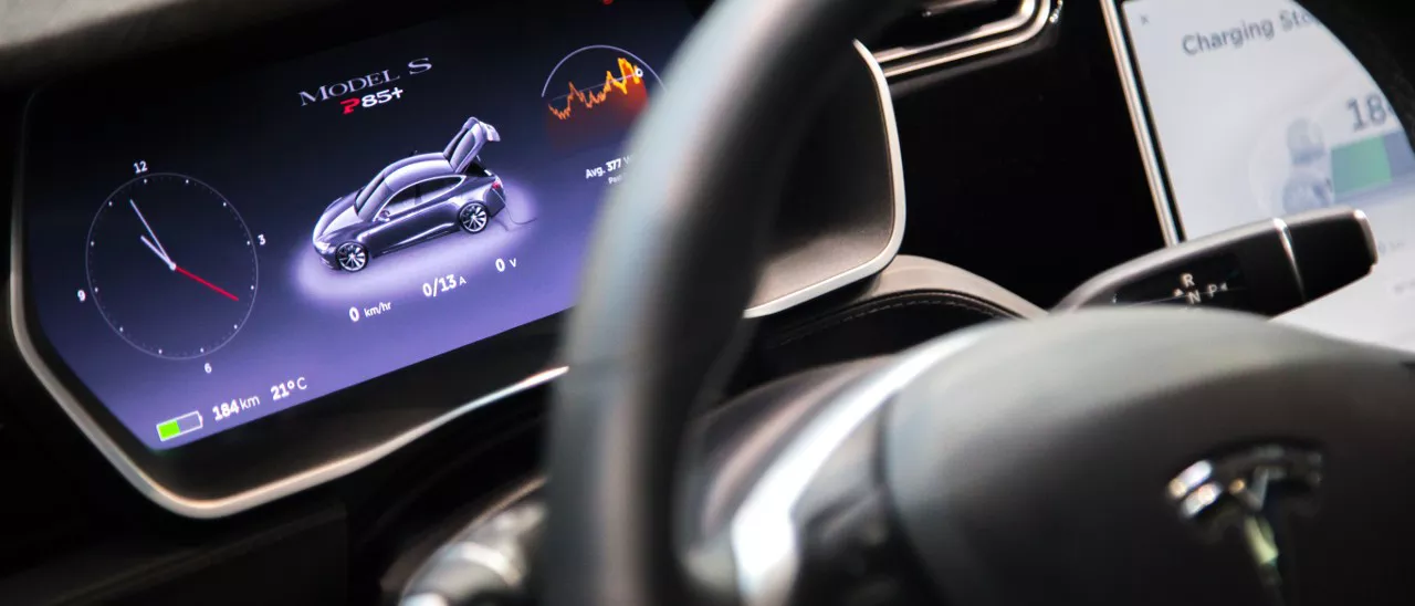 Tesla, arriva la funzione Navigate dell'Autopilot