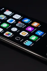 iPhone 11, un rendering mostra iOS 13 e Modalità Dark