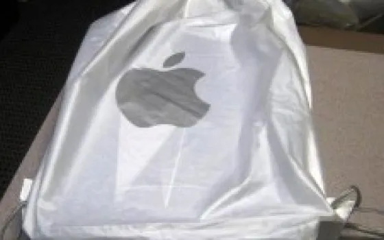 Gli Apple Store dicono addio ai sacchetti di plastica