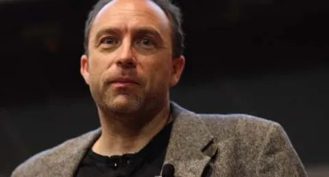 Jimmy Wales avverte: attenti agli app store