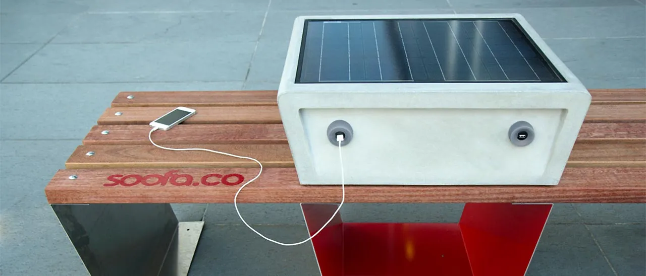 Soofa, la panchina che ricarica lo smartphone