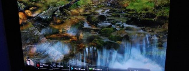 Smart TV, Samsung reinventa il telecomando: voce e gesture