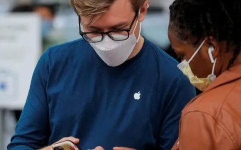 Apple sostituirà l'iPhone XR degli impiegati Apple Store con l'iPhone 14