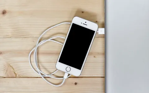 UK: Muore folgorato caricando iPhone nel bagno di casa