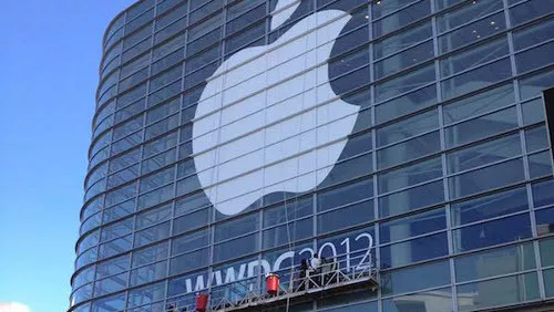 WWDC 2012: logo Apple sul Moscone Center