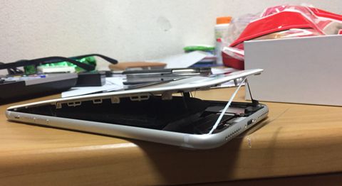iPhone 8 Plus, due unità deformate per problemi alla batteria
