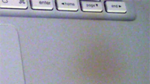 MacBook bianchi: Apple ammette i problemi di scolorimento