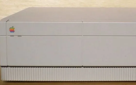 Rarissimo Apple Multiserver di metà anni '80 in asta su eBay e altri pezzi d'antiquariato
