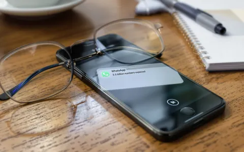 Scoperta una falla in WhatsApp: 3,5 miliardi di numeri esposti
