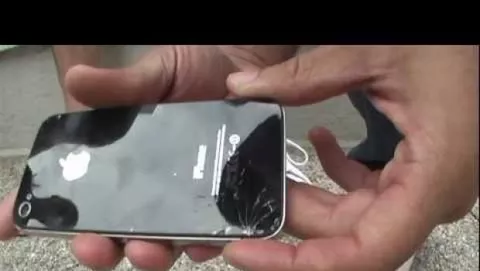 iPhone 4S e Galaxy S II: test di caduta (!)