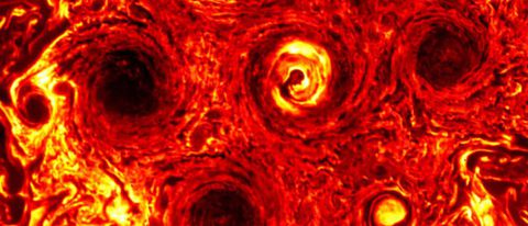 NASA, fotografati 7 cicloni giganteschi su Giove