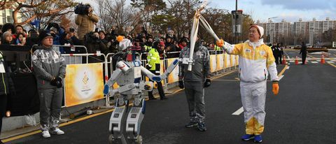 HUBO, il robot umanoide diventa tedoforo