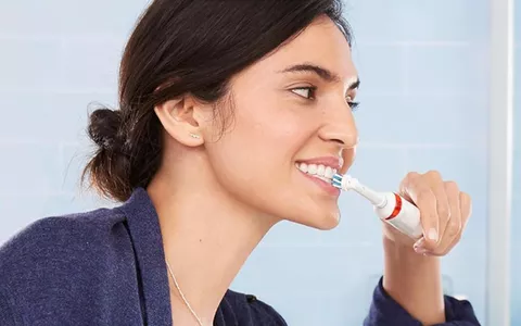 Spazzolino elettrico Oral-B Smart 4 + custodia da viaggio e dentifricio a  soli 49,99€ () - Webnews