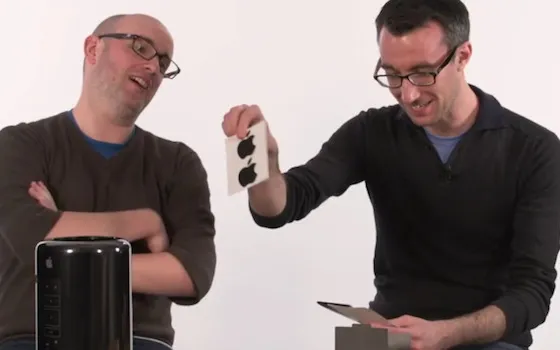 Cavi Thunderbolt e logo Apple diventano neri in onore del Mac Pro