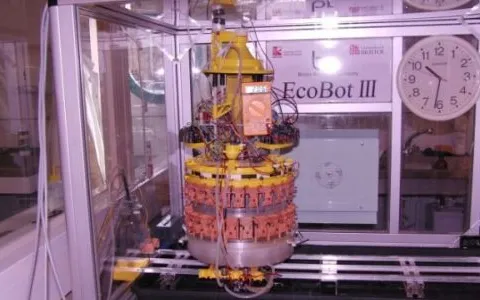 EcoBot: robot alimentato da rifiuti organici