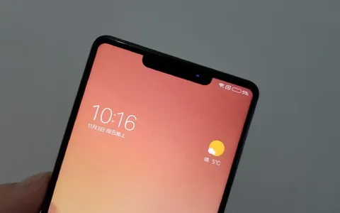 iPhone X, Android copia il design e Apple pensa di cambiarlo