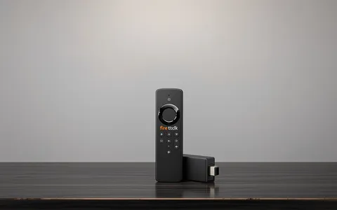Amazon blocca app pirata su Fire TV Stick: stop al sideloading che facilita lo streaming illegale