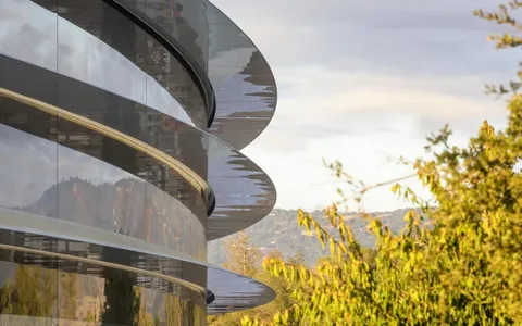 Apple Park, Apple compra tutti gli alberi del mercato per il Campus