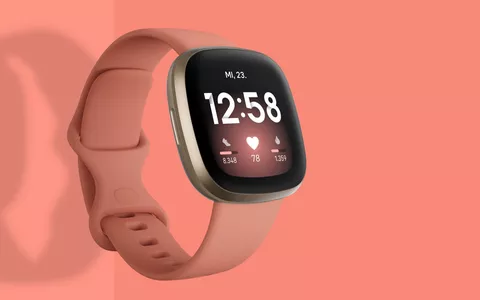 Smartwatch Fitbit Versa 3 al MINIMO STORICO: oggi è tuo a 100€ IN MENO