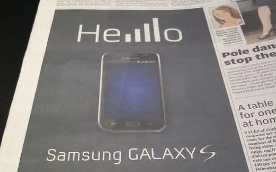 Samsung regala un Galaxy S ai clienti delusi dell'iPhone 4 ed Apple tira in ballo il Motorola Droid X