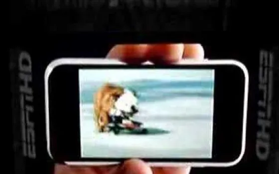 Nuovo spot per iPhone dedicato a YouTube
