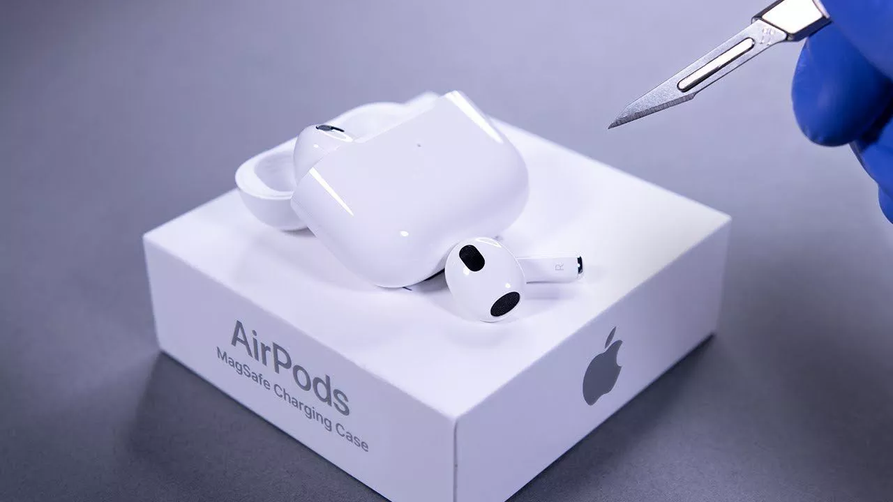 Apple AirPods 3ª generazione, gli auricolari più ricercati del momento in offerta (-15%)