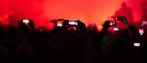Basta foto con lo smartphone ai concerti, grazie