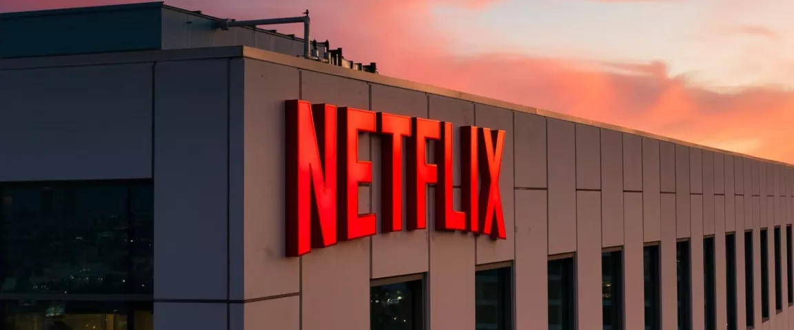 Netflix, che succede? Quasi 1 milione di abbonati in meno e catalogo incompleto per il piano economico