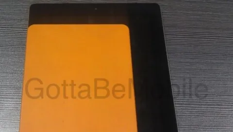 Le immagini di un modello fisico di iPad mini