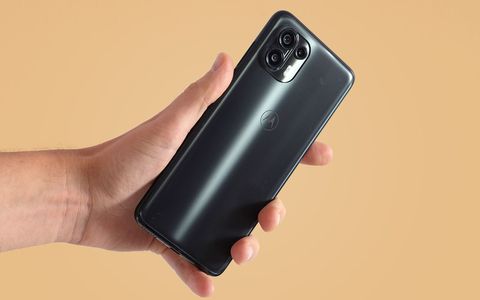 Motorola Edge 20 Lite, lo smartphone ESAGERATO: sotto ai 200€ è da comprare subito