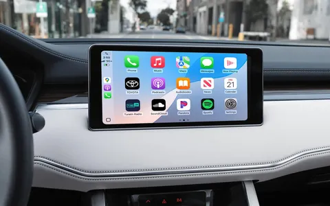 iOS 18.4 rivoluziona CarPlay con una nuova fila di icone