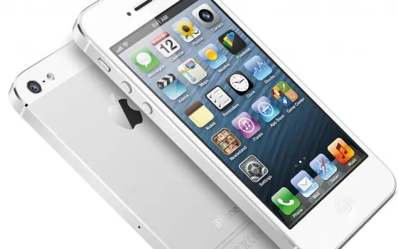 La metà degli acquirenti di smartphone sceglie Apple