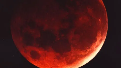 L'eclissi lunare si vede in streaming su YouTube