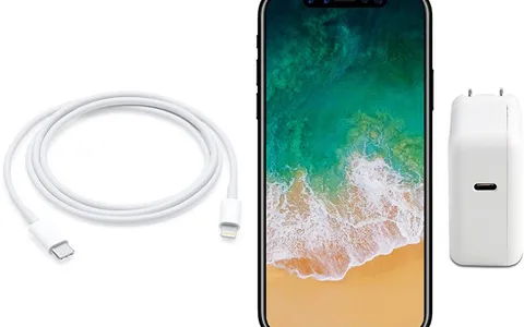 iPhone XS: nella confezione caricabatterie da 18W e cavo USB-C