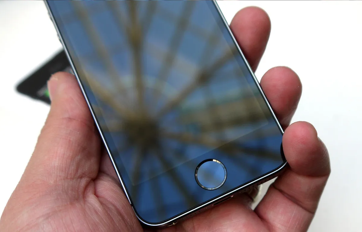 Hack iMessage, basta un messaggio per mandare in crash iPhone