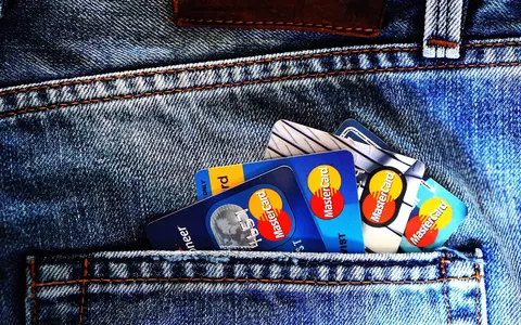 Azzerare il costo della carta di credito è possibile: basta scegliere quella giusta
