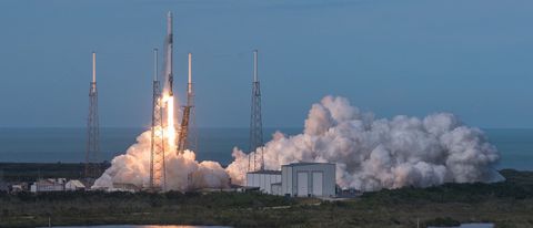 SpaceX, 7000 satelliti per internet dallo spazio