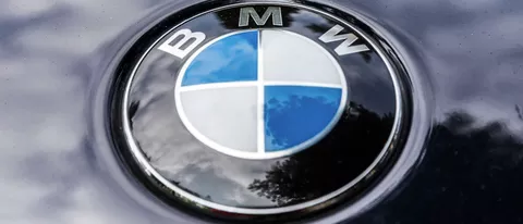 BMW, la moto elettrica si ricarica dal cavalletto