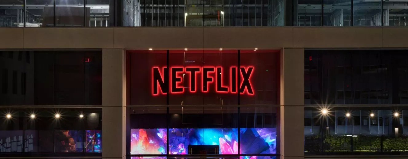 Netflix, piano più economico: annunciata la partnership con Microsoft