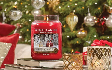 Porta in casa TUTTI gli odori del Natale con la candela profumata