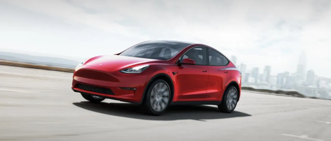 Tesla Model Y, la Model 3 mette i muscoli