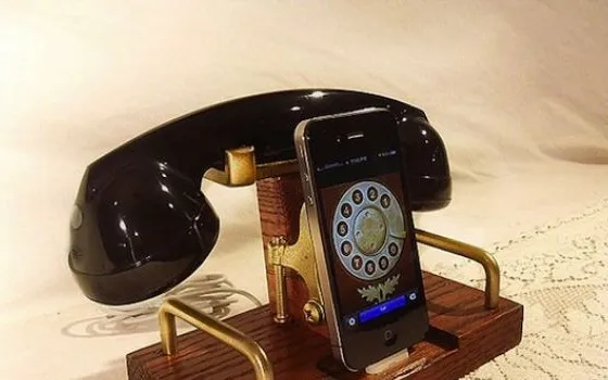 Un dock per iPhone molto retrò