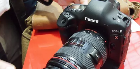 Canon testa una super reflex da 75 megapixel