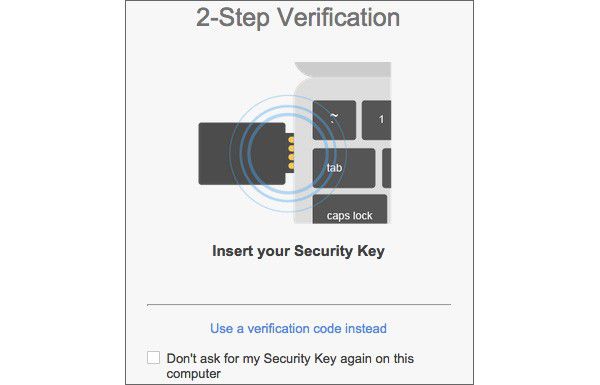 Un'immagine mostra il funzionamento della Security Key, il dispositivo USB per effettuare il login all'account Google in tutta sicurezza