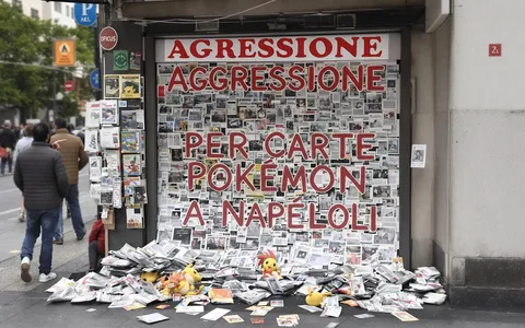 Aggressione per carte Pokémon a Napoli: l'edicola sotto attacco