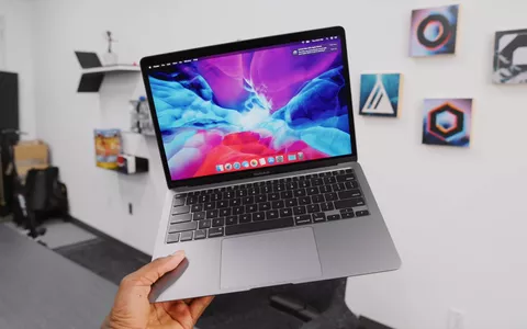 MacBook Air con M1: risparmio immediato di 250 euro sul laptop Apple